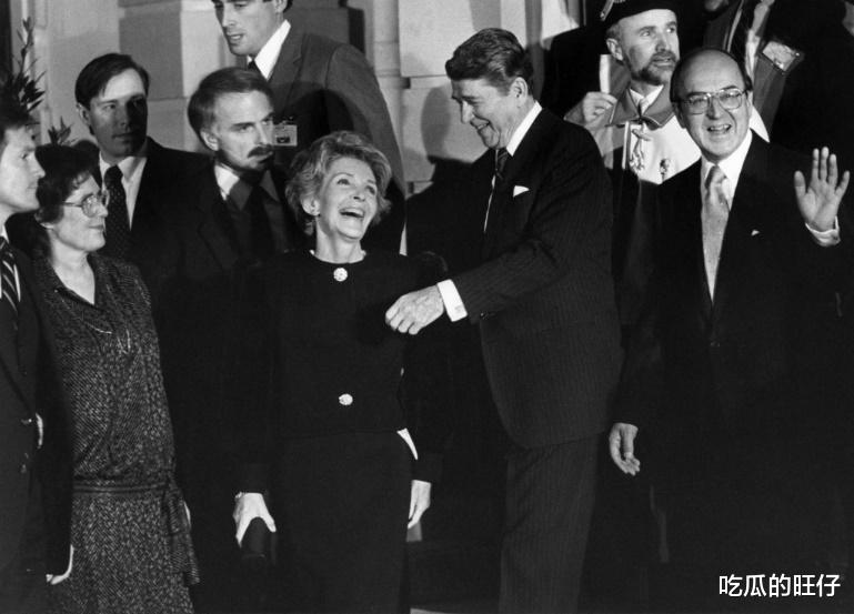 赵丽颖|里根无视梦露的魅力，对南希一见钟情恩爱52年，到老只认她一个