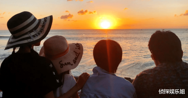 |陆毅夫妇甜蜜约会，鲍蕾嘟嘴卖萌超少女，结婚16年被老公宠成公主