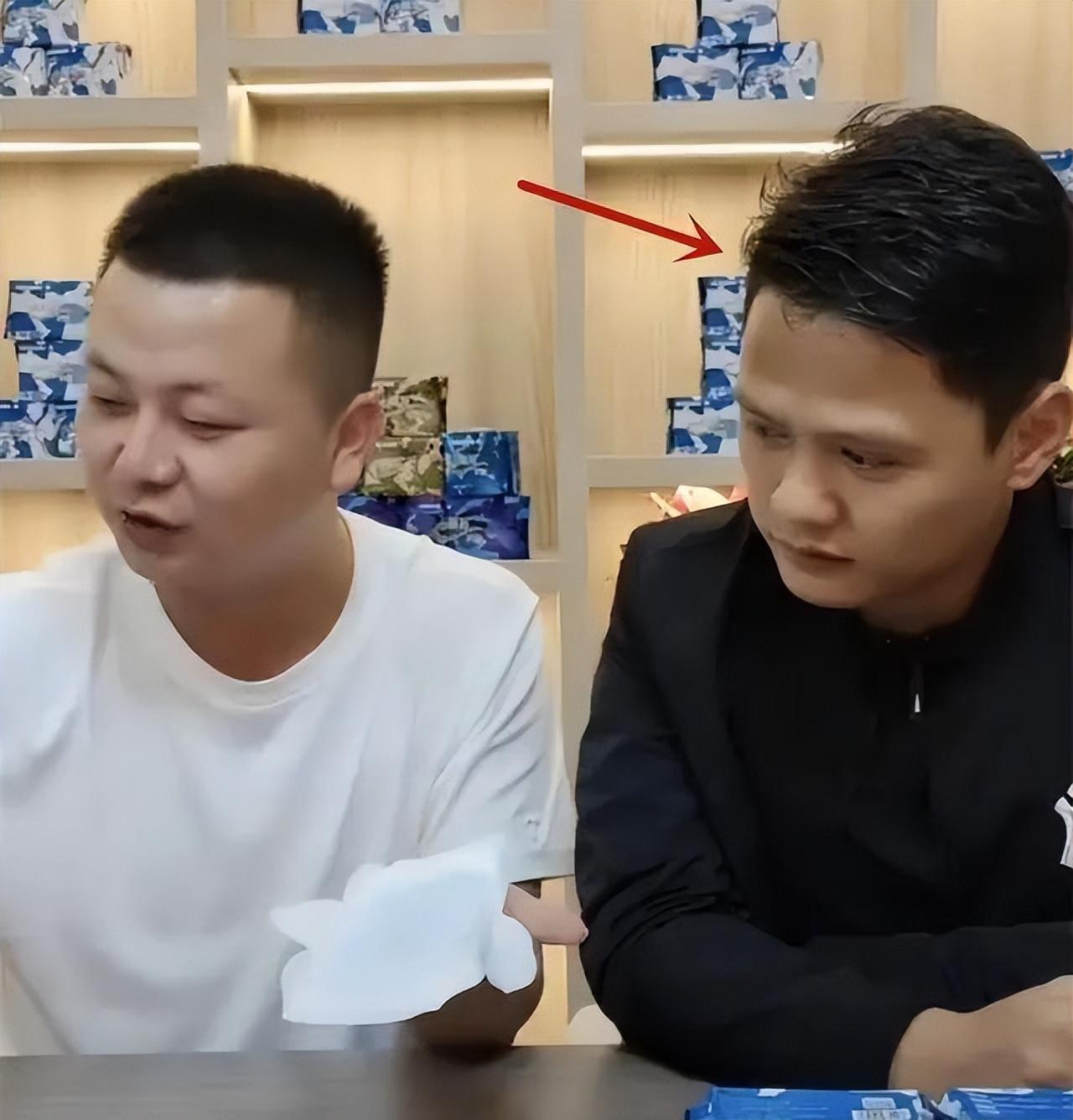 持刀侵犯15岁少女出狱后,竟靠卖惨成网红!评论区看出人性的丑恶