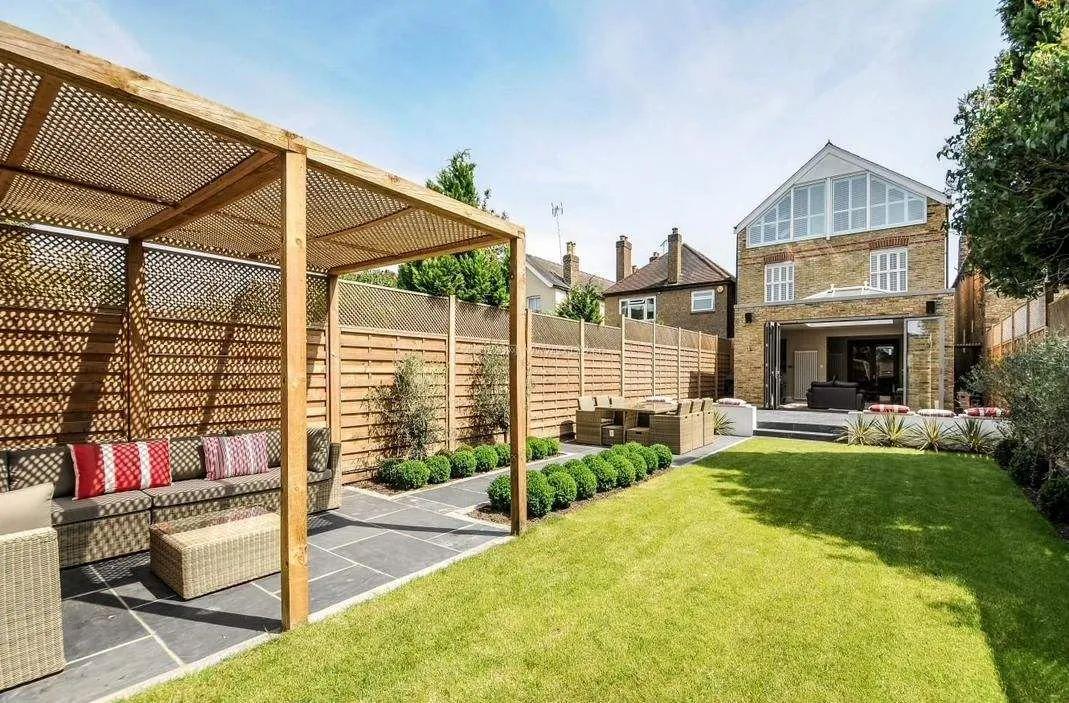 不动产登记|院子留个走廊吧，用木格栅做顶，攀些藤蔓，冬天坐下面想想都惬意！