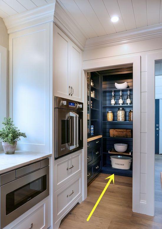 日本厨房从不装吊柜,而是用1步入式储藏室代替,归纳整齐省心