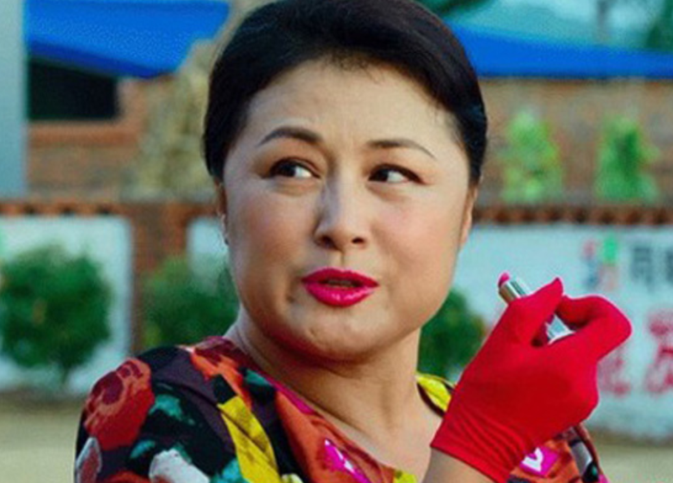 小品|王小宝直播抱怨《乡爱16》开机未被邀请，曾因于月仙离开选择退出