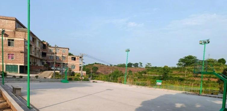 “用一次性碗筷不重视我”,山东女子吐槽去广西男友家,引发热议
