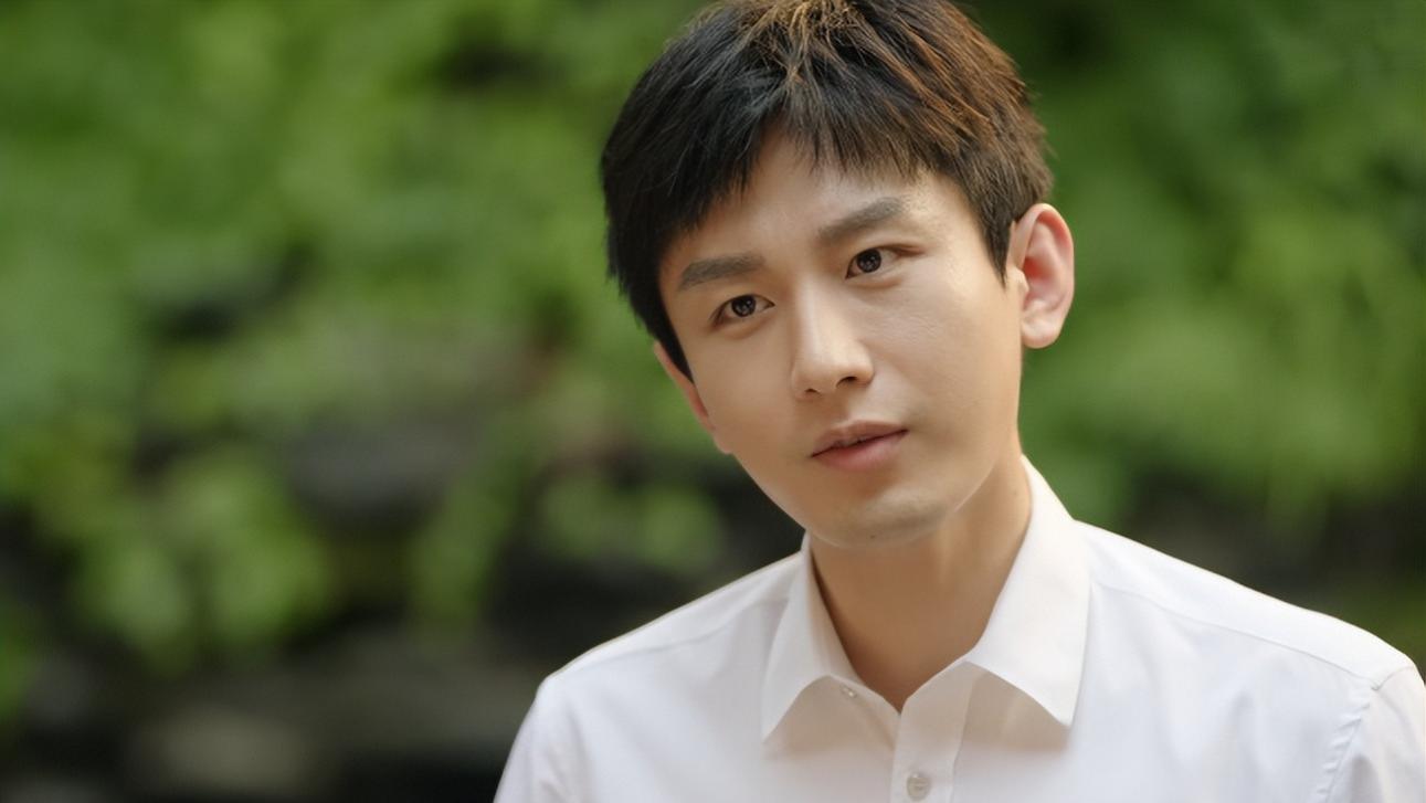 成毅|《底线》出圈理由：靳东的演技，成毅的脸蛋，蔡文静的衣品