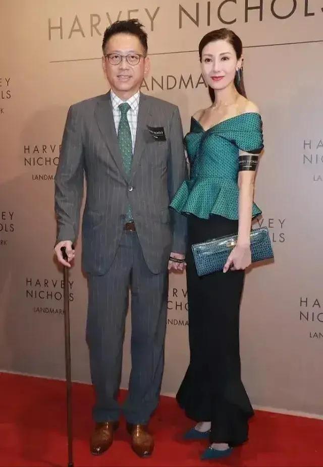 李嘉欣|网友评李嘉欣婚姻不如章泽天3原因：老公弱，前任损，嘴上不吃亏