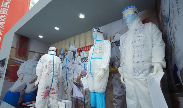 护士|抗疫女护士接到男友分手电话,躲在角落悲泣痛哭,只因她太忙了