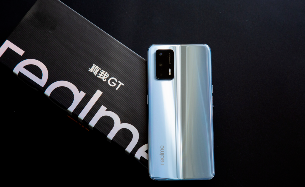 高通骁龙|才1799，骁龙888旗舰探索千元机市场，120Hz+6400万索尼广角三摄