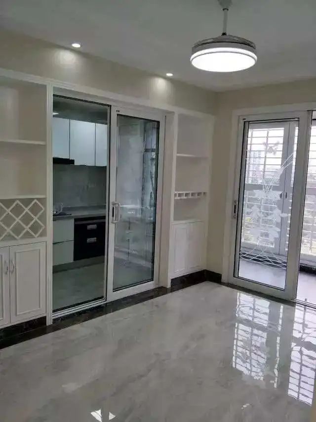 20万装修的新房，邻居看了后却说：又不是公共厕所，居然装蹲坑！