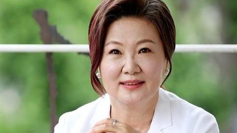 金海淑|金海淑被宋慧乔尊称为恩师，整个南韩娱乐圈有一半人得喊她一声妈