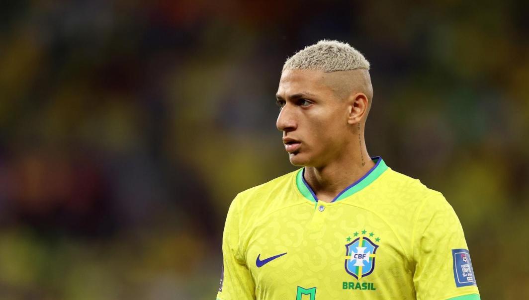 内马尔因伤缺战！维尼修斯造险，世界第一难以撼动瑞士铁桶阵！