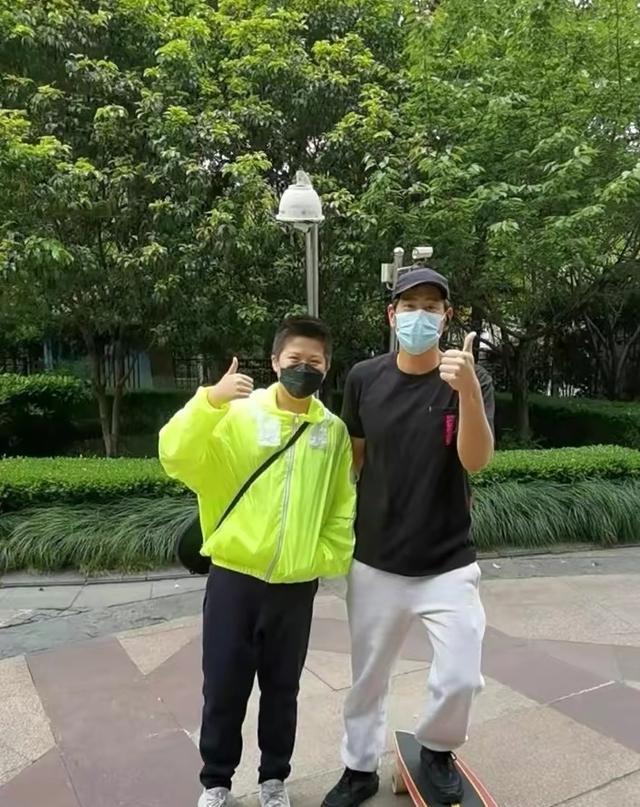 彭于晏|彭于晏连夜飞离上海被质疑，他火速晒图回应，原来大家都猜错了