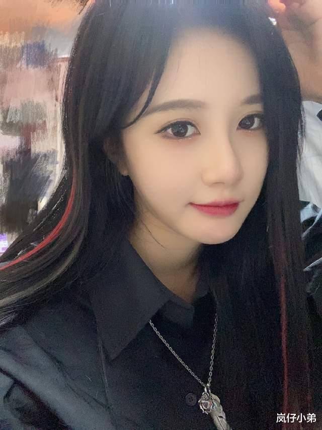 街拍|SNH48成员接到税务局电话,误以为是高收入群体,结果却笑翻众人!