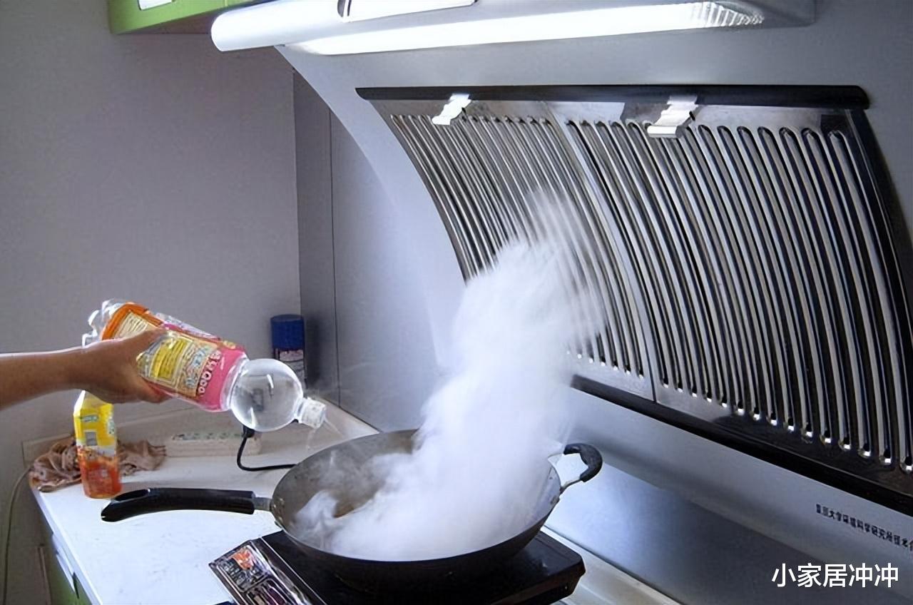 油烟机用久了油污难清洗?教你正确清洁方法,干净又卫生