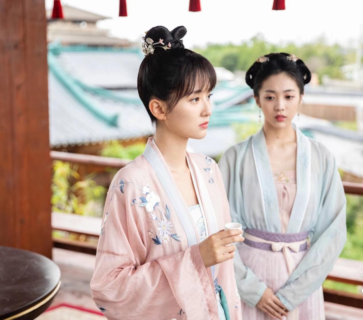 花滑|乔欣古装扮相惊艳众人！清秀灵动相当貌美，粗布麻衣也能很有魅力