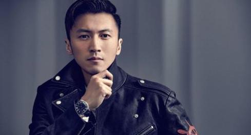 季东燃|?39年前,他被刘德华亲过,被周润发抱过,如今成为一代巨星