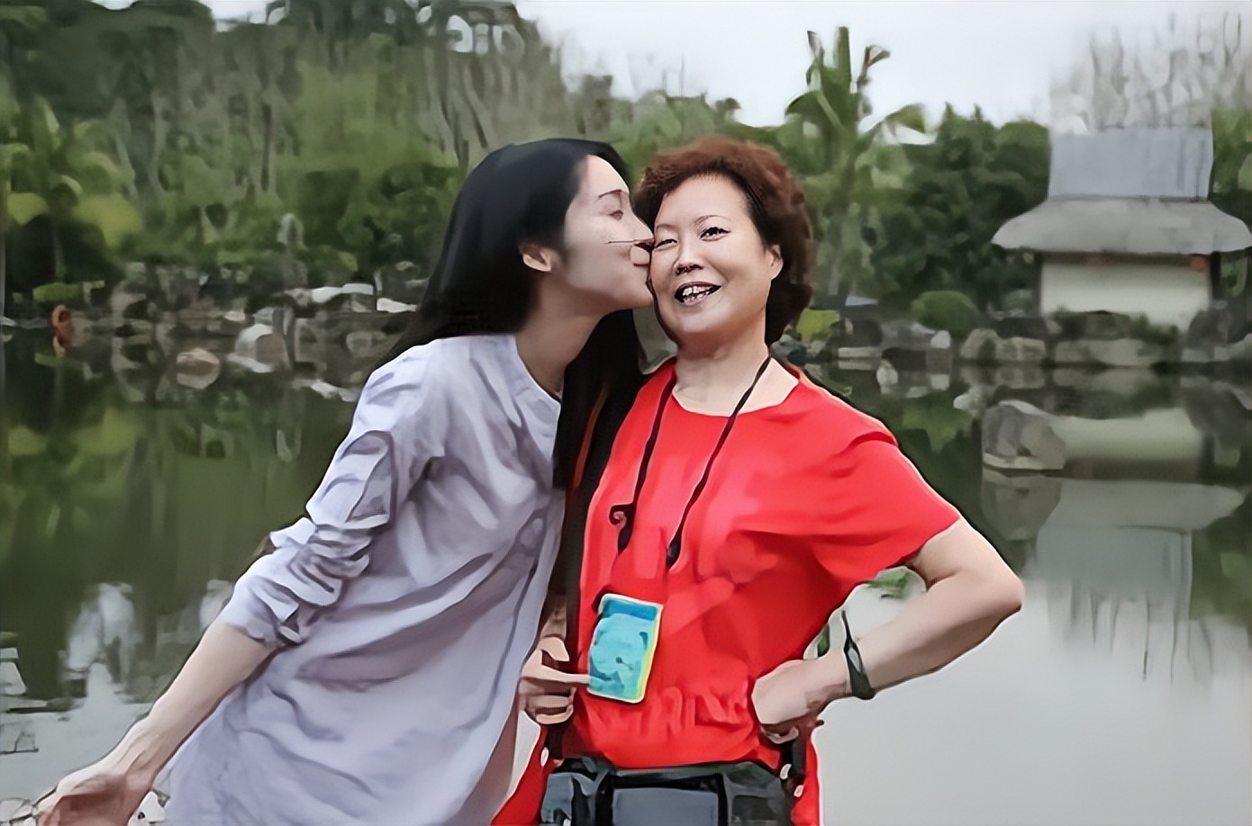 陈丽娜|21岁出车祸毁容，和母亲相依为命，低调的陈丽娜如今成了人生赢家