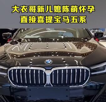 朱小伟已经进城打工,陈萌亲自下厨犒劳丈夫,还专车接送上下班