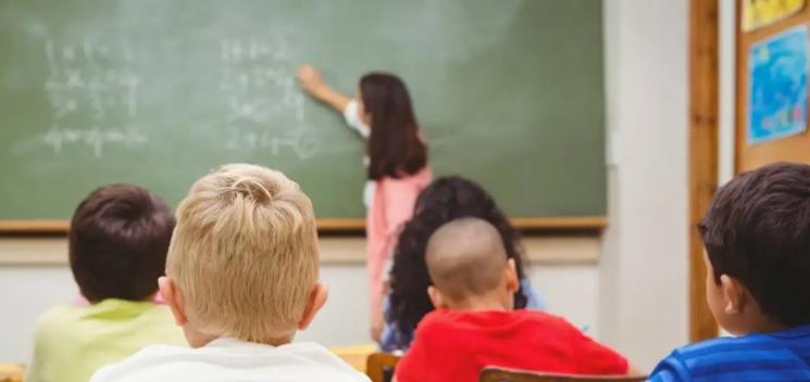 教师|深圳市降薪之下，报名教师招聘的人数骤降9成，教师行业不容乐观