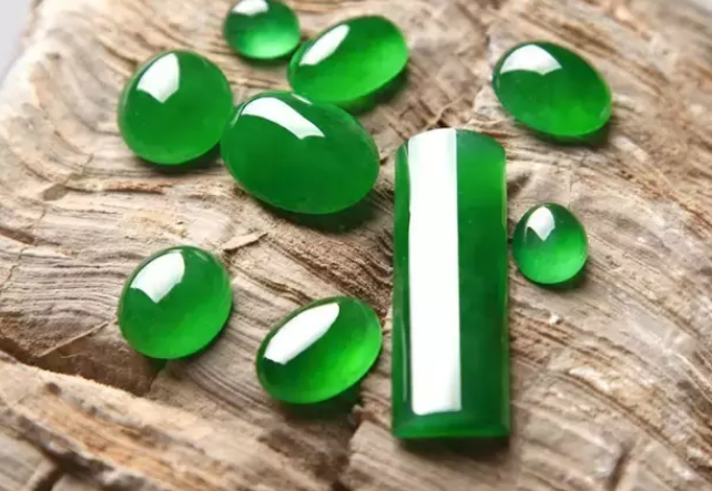 中国人民|一颗小小的翡翠蛋面，为何价值这么高？极致是根本原因