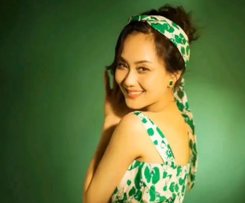 李颖|李颖:自带贵族气息的她有何故事呢?