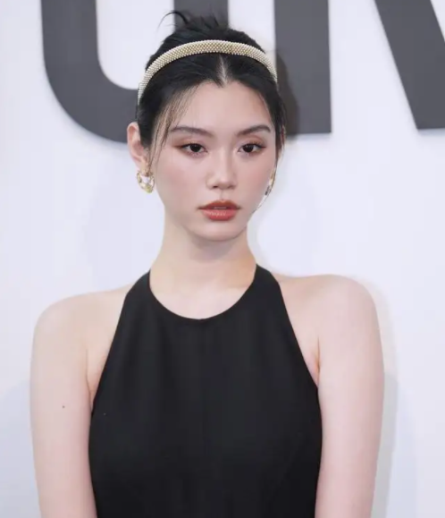 奚梦瑶|不会点火、没见过柴火锅,奚梦瑶的反应,代表了豪门太太的生活水平