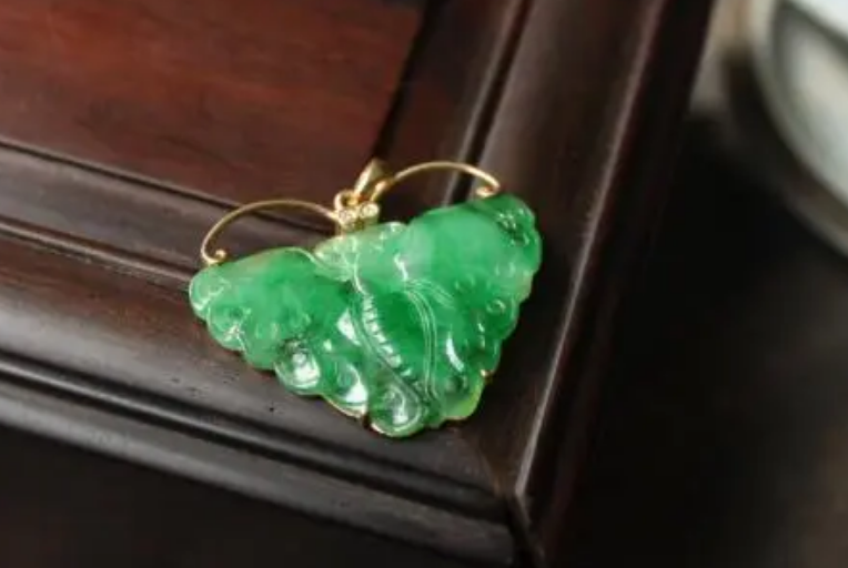 雕刻|对于翡翠作品来说,它的价值不止取决于品质,雕刻工艺也很重要