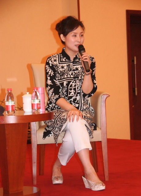 吕洋|程派旦角吕洋近照，她是梅花奖获得者，不但人长得美，唱腔更美