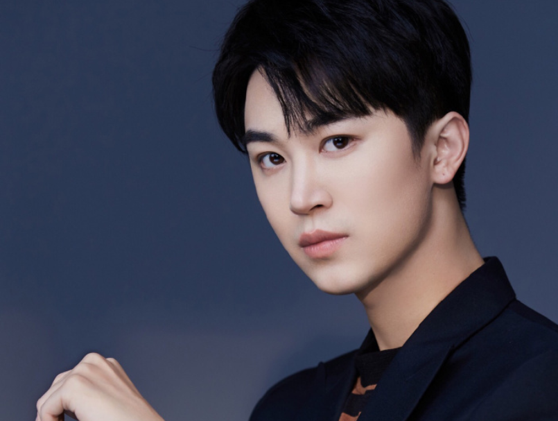 邓伦|靠着大长腿吸睛无数，曾饰演邓伦哥哥，是个实力派演员