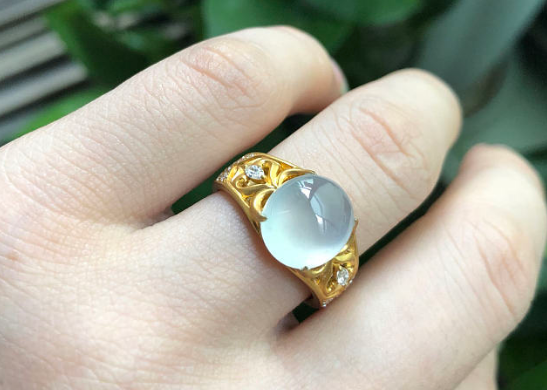 雕刻|翡翠饰品的工，在其本身就可以完全体现出来，好工配好料