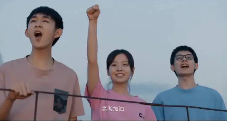 100道光芒|《大考》:为什么说5个家庭的5个学生,只有吴家俊是赢家?