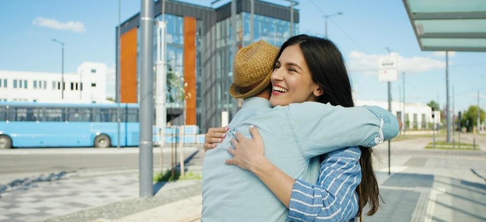 50岁大妈嫁80岁大爷,大妈说:我很幸福