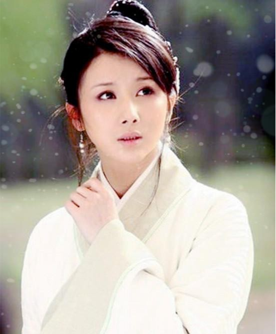 孙菲菲|42岁的孙菲菲晒照,嫁了个好老公,日常素颜卸了明星包袱,很美满