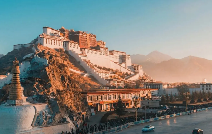 天津市|感受纯粹的西藏，早晨去布宫跟着藏民转经，下午去大昭寺晒太阳