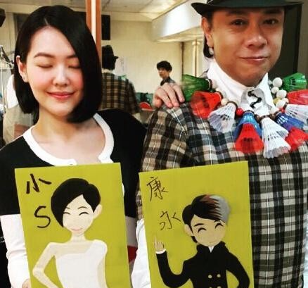 蔡康永|蔡康永，60岁发福显老态，相伴22年男朋友照片，身材魁梧很帅气