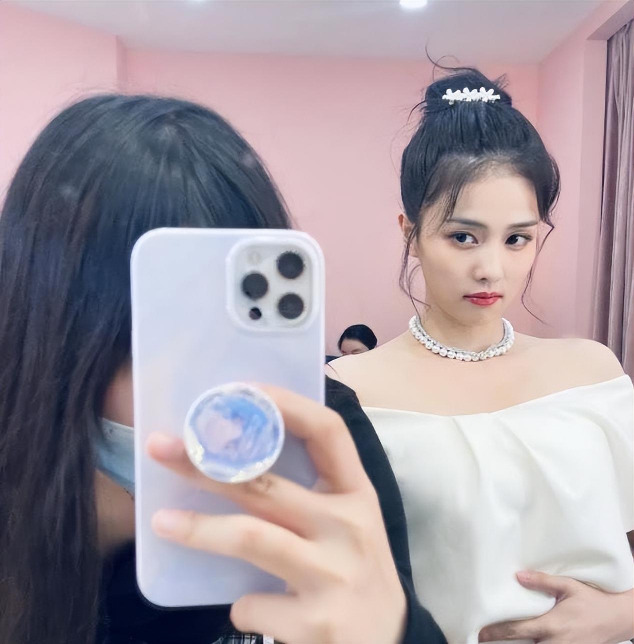 白梦妍|从网红逆袭成“收视女王”,任嘉伦夸赞她演技好,如今和baby上综艺