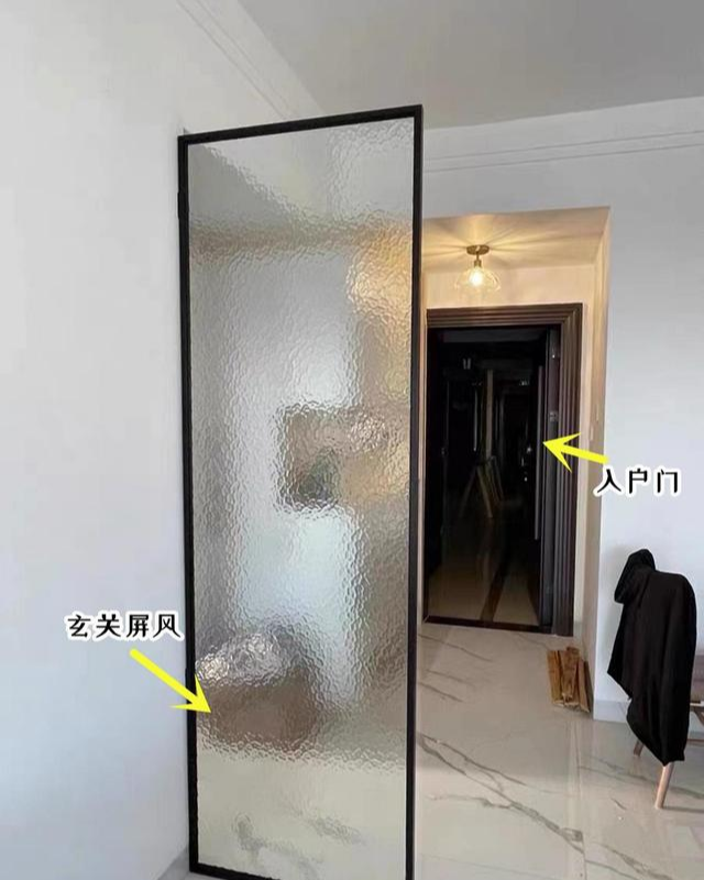 如今家里装修,又流行这种玻璃隔断了!随意往哪一装,油画既视感
