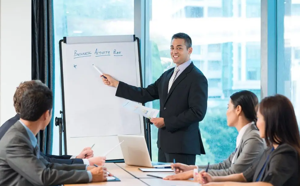 西装|工作不仅仅是为了拿到工资,更重要的是能够成就自己