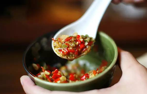 甲状腺结节|内分泌主任表明:甲状腺不好的人,平时少吃“2种调料”,不是食盐