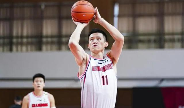 广东男篮|卫冕冠军七将合同到期，易建联欲降薪留队