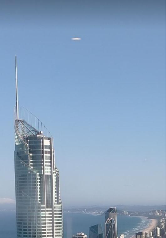澳洲上空惊现UFO?目击者确信:不同角度照片均可证明
