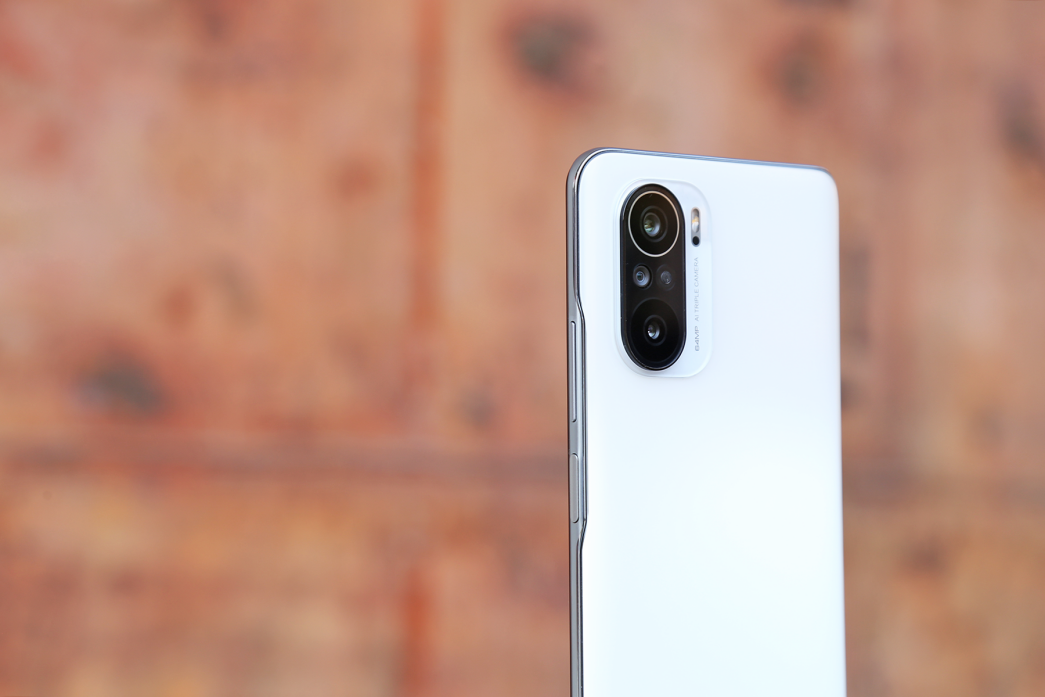 iPhone|别被性价比迷失双眼，这三款手机。才是真正的“闭眼买”系列