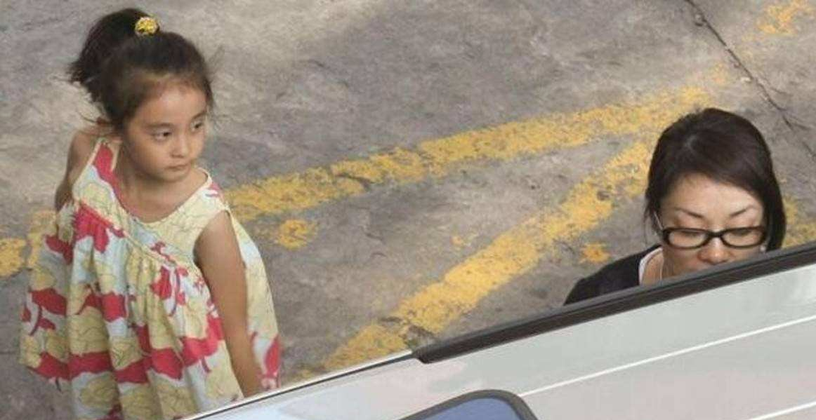 白澍|毛阿敏：是自己倒追的丈夫，她丧夫后首次现身，人比黄花瘦