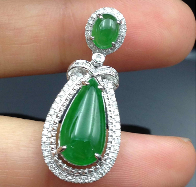 翡翠|每一种翡翠饰品,影响价值得因素都不同,厚度的影响也不一样