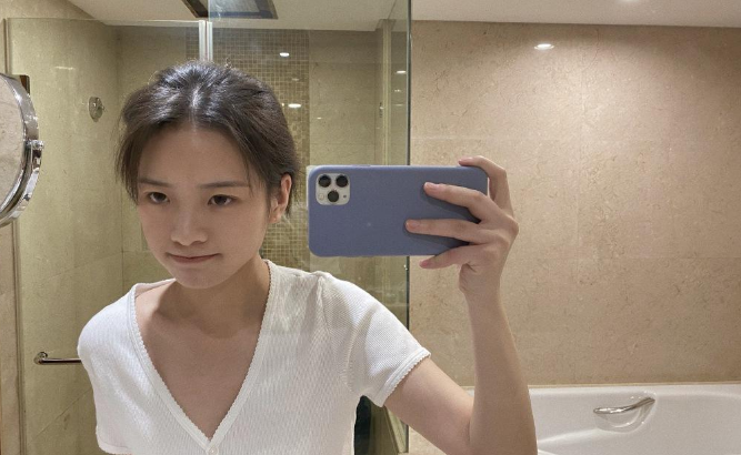 二十不惑|李庚希看起来确实很舒服，眼睛好有神，喜欢她演的二十不惑