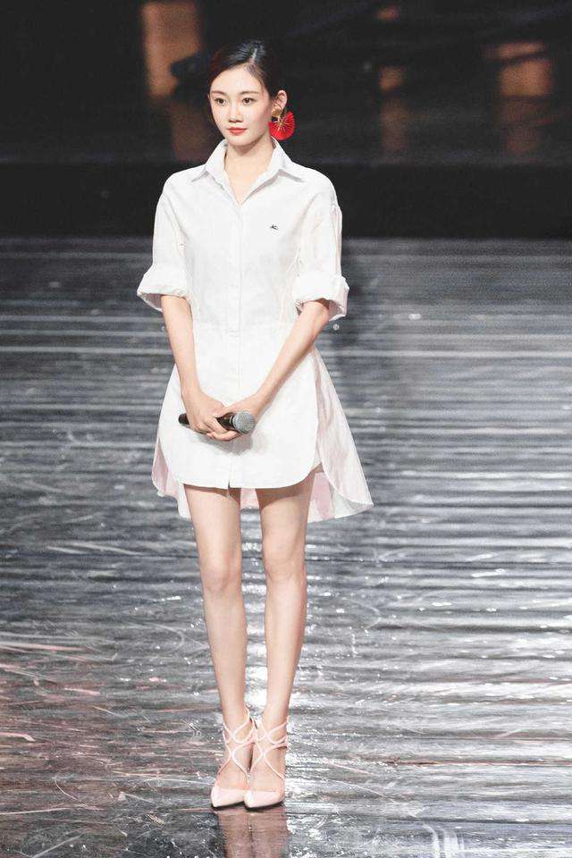 穿衣搭配|女生如果不懂穿搭,不妨认准苗苗的搭配方案,时尚又优雅