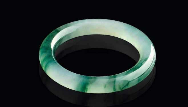 文玩|利用抛光粉给劣质翡翠染色，价格竟会暴涨，奇特之处在哪里？