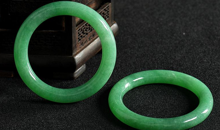 翡翠手镯|翡翠手镯的阴阳两面，让多少人为之受骗，甚至可以逃过专业检测