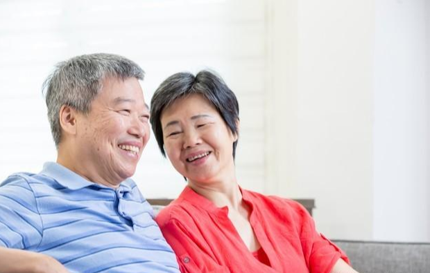 62岁大爷再婚,婚前女方提出签订协议让她儿子和大爷儿子平分家产