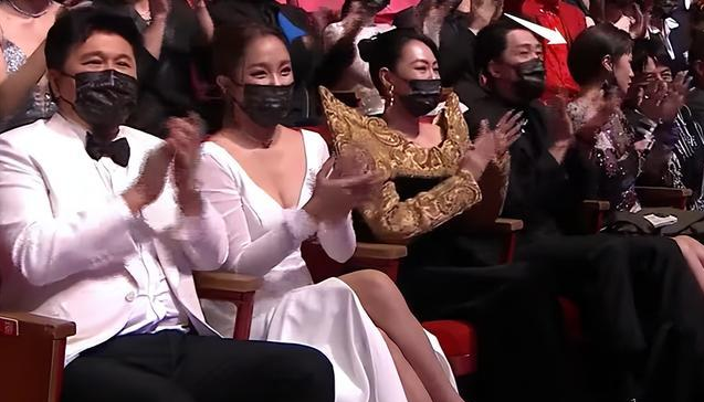 小S|金钟奖小S成最大输家!现场无人搭理输给后辈