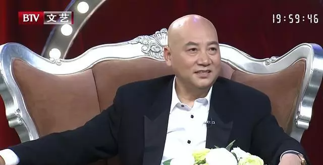 |迟重瑞：为爱险丧命，因继子一句话留光头，“嫁”豪门吃软饭？